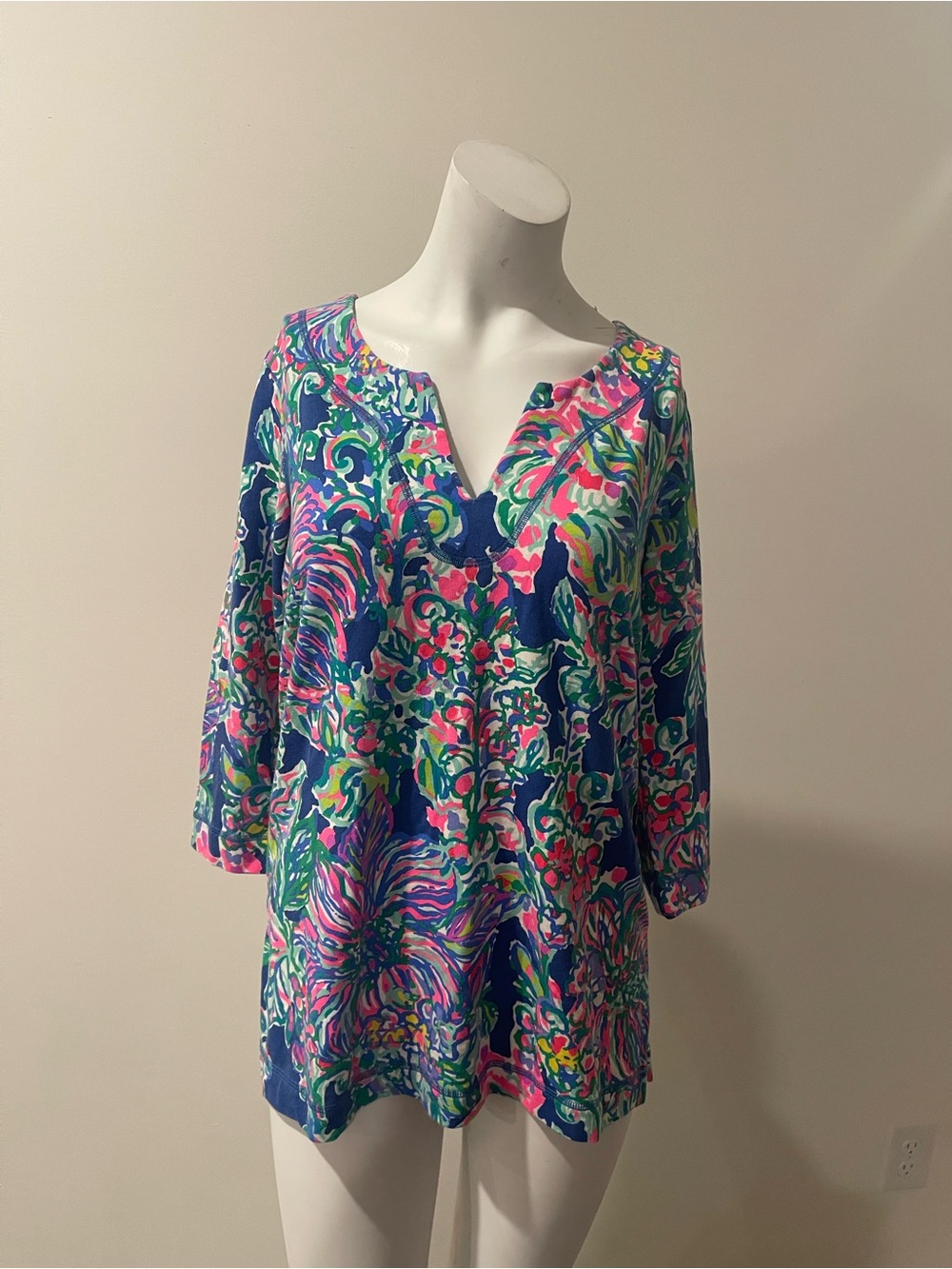 Lilly  Pulitzer Vibrant Floral V-Neck Tunic Top - Multicolor size small